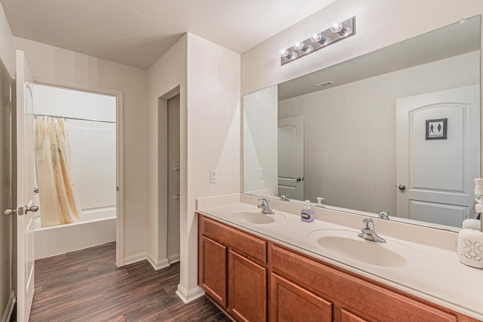 Luxury 5Br Dallas Retreat With Business Amenities - Perfect For Business Travelers, Families & Groups Esterno foto