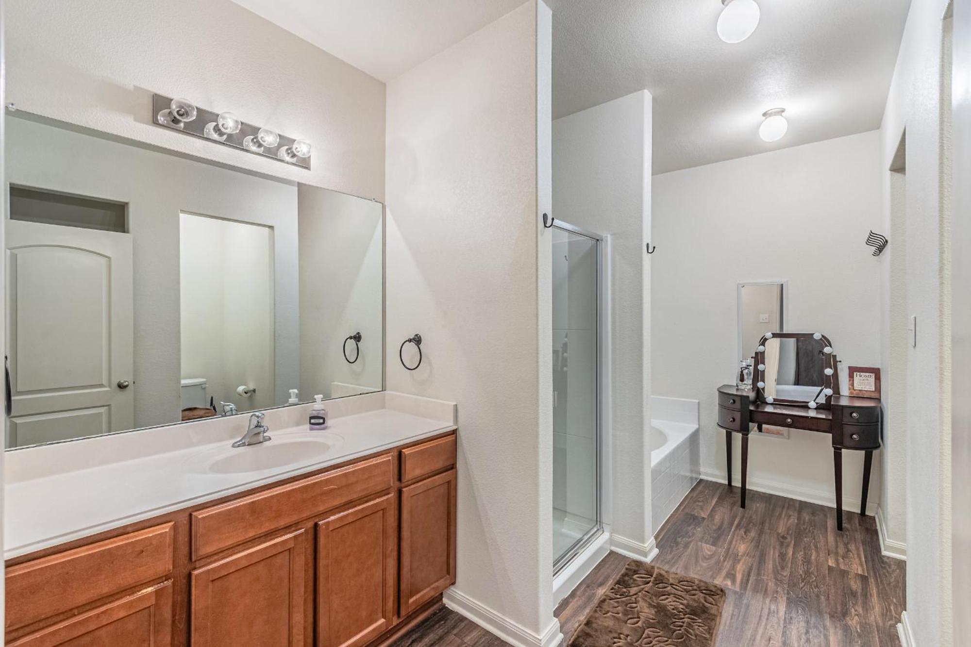 Luxury 5Br Dallas Retreat With Business Amenities - Perfect For Business Travelers, Families & Groups Esterno foto